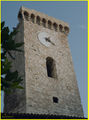 Cocullo - torre medioevale - un orologio su una torre medioevale.jpg
