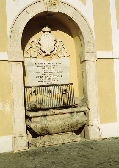 Colonna - Fontana - Interno Palazzo Colonna.jpg