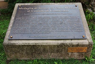 Comacchio - Lapide "Medaglia di bronzo al v, m.".jpg