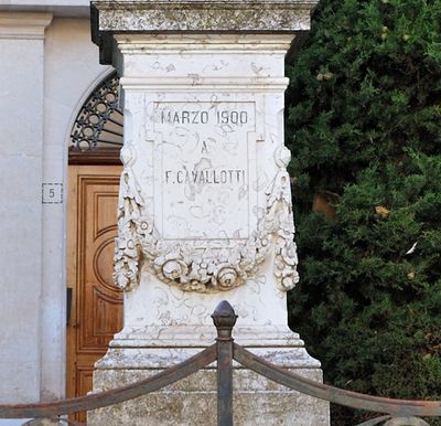 Corato - Monumento a Felice Cavallotti - lapide sul monumento.jpg