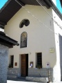Courmayeur - Chiesa di San Benedetto (particolare facciata ) - Frazione Dolonne.jpg