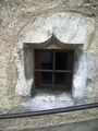 Courmayeur - Frazione Dolonne - Finestra con intelaiatura in pietra.jpg