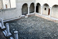 Craco - Porticato del Monastero dal terrazzo.jpg