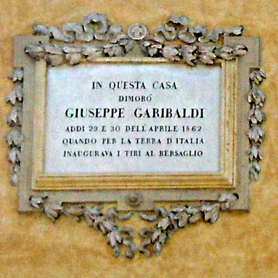 Desenzano del Garda - Lapide a Garibaldi.jpg