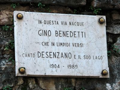 Desenzano del Garda - Lapide a Gino Benedetti.jpg