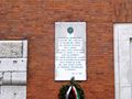 Ferrara - Lapide in Piazza del Duomo - Agli uomini liberi.jpg