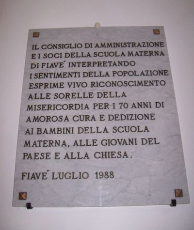 Fiavè - lapide commemorativa - visibile all'interno Asilo Infantile.jpg