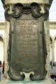 Firenze - Lapide a Ferdinando I - sotto la sua statua equestre.jpg