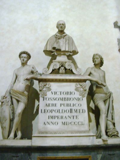 Firenze - Lapide e monumento a Victorio Fossombronio.jpg