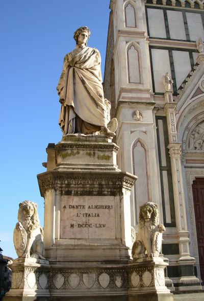 Firenze - Lapide e statua a Dante - sul sagrato di S.Croce.jpg