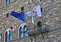 Firenze - Palazzo Vecchio - balcone con bandiere.jpg