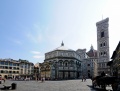 Firenze - Piazza Duomo con Campanile di Giotto.jpg