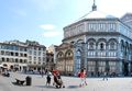 Firenze - Piazza del Duomo - con il Battistero.jpg