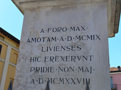 Forlì - Dettaglio colonna votiva Madonna del Fuoco 2.jpg