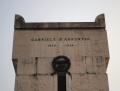 Gardone Riviera - Vittoriale --Mausoleo. - Qui riposa.jpg