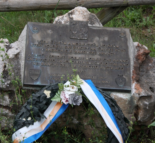 File:Gradisca d'Isonzo - Lapide Commemorativa I Guerra Mondiale - Alture di Polazzo.jpg