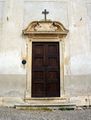 Illasi - Porta ingresso cappella Coelorum Regina - Villa Pompei Carlotti.jpg