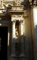 Lecce - Basilica di Santa Croce - colonne laterali al portale.jpg