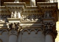 Lecce - Basilica di Santa Croce - dettaglio colonne.jpg
