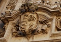 Lecce - Chiesa Matrice di San Giovanni Battista, - stemma sul portale.jpg