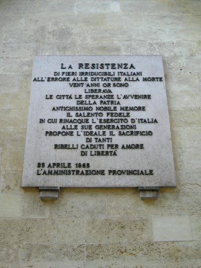 Lecce - Lapide alla Resistenza.jpg