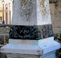 Lecce - Monumento a Quinto Ennio del Bortone - fascia bronzea.jpg