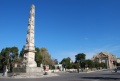 Lecce - Piazza Angelo Rizzo - con obelisco e porta.jpg