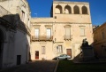 Lecce - Piazzetta Raimondello Orsini - con monumento.jpg