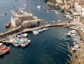 Lipari - Marina Corta e la sua banchina dall'alto.jpg