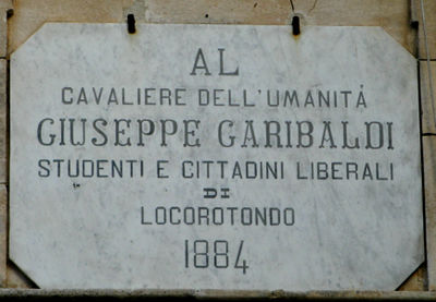 Locorotondo - Lapide a Giuseppe Garibaldi.jpg