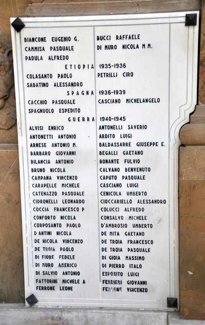 Lucera - Monumento ai Caduti da Bi a Fe.jpg