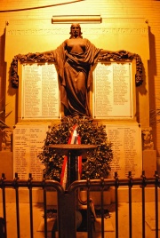 Lucera - Monumento ai Caduti delle guerre - scultura.jpg