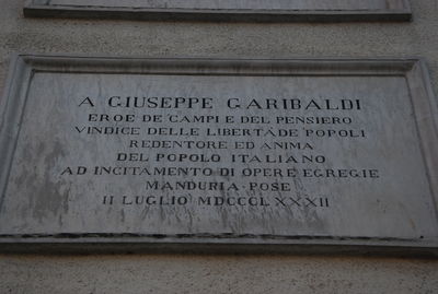 Manduria - Lapide a Giuseppe Garibaldi - ( sul Municipio).jpg