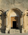 Manfredonia - Basilica di Siponto - portale.jpg