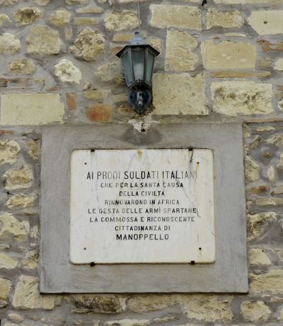 Manoppello - Lapide ai soldati italiani morti in Africa.jpg