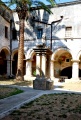 Maruggio - Chiesa di Santa Maria delle Grazie annessa all'ex Convento dei Frati Minori Osservanti - Chiostro e pozzo.jpg