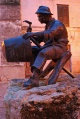 Matera - Piazzetta - Statua del Calderaio.jpg