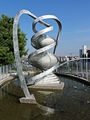 Milano - Monumento DNA di Charles Jencks.jpg