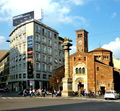 Milano - Piazza San Babila - con chiesa.jpg