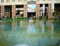 Milano - Piazza San Babila - fontana in piazza.jpg