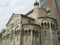 Modena - Duomo - Absidi e lato destro.jpg