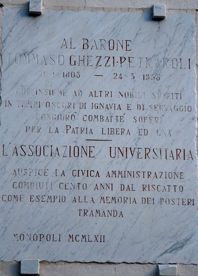 Monopoli - Lapide al Barone Tommaso Ghezzi - Petraroli.jpg
