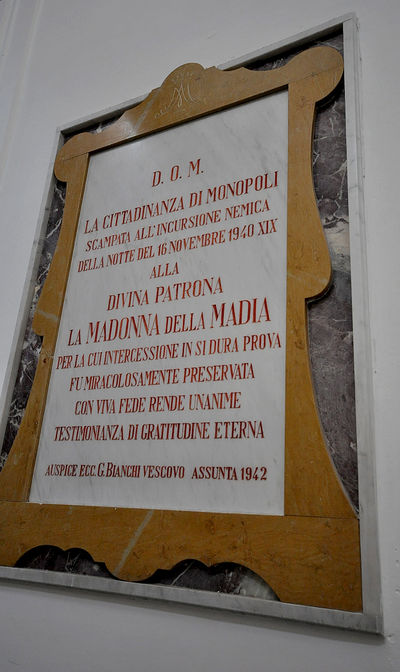 Monopoli - alla Patrona - Madonna della Madia nella Cattedrale.jpg