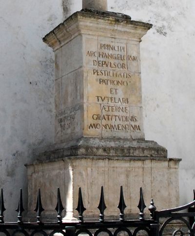Monte Sant'Angelo - Monumento a San Michele Arcangelo - lapide sul monumento.jpg