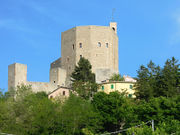 Montefiore Conca - scorcio con castello.jpg