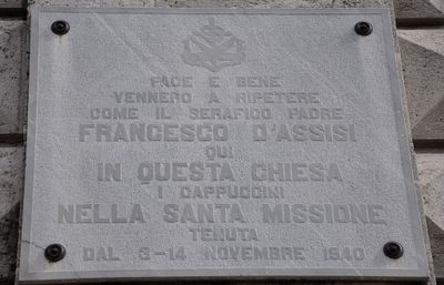 Monteleone di Puglia - Lapide sulla facciata della Chiesa Madre di S. Giovanni Battista.jpg