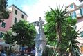 Monterosso al Mare - Piazza Garibaldi - conn il monumento.jpg
