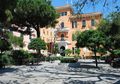 Monterosso al Mare - Piazza Garibaldi - e il municipio.jpg