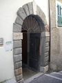 Montopoli di Sabina - Frazione Bocchignano - Palazzo Amadei - Portone con architrave in pietra.jpg