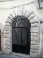Montopoli di Sabina - Frazione Bocchignano - Palazzo Guadagni - Portone con architrave in pietra.jpg
